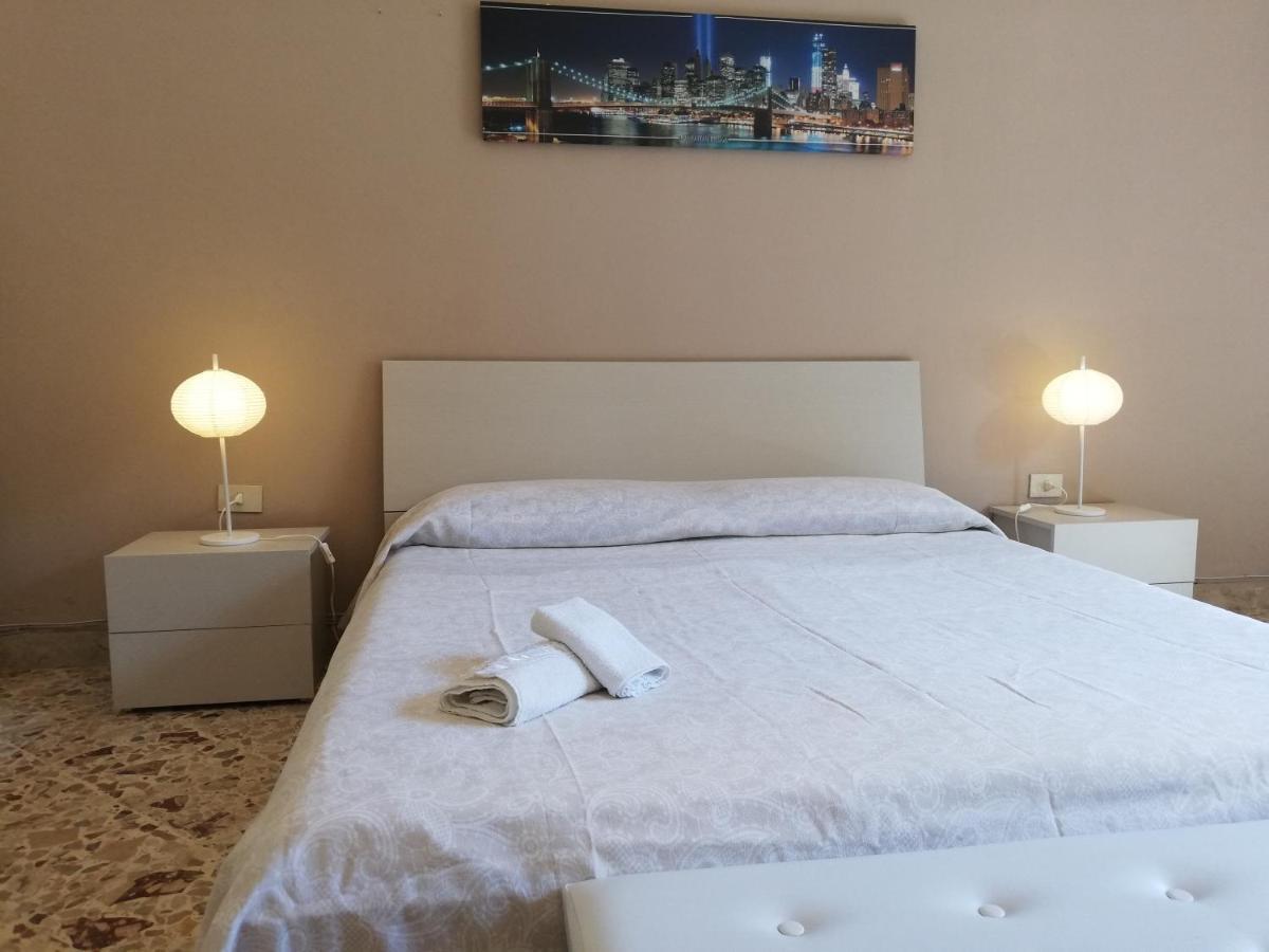 Charming Apartment In Mondello Palermo Eksteriør bilde